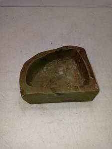 lot 1528 image: Small Corner Rock Dish