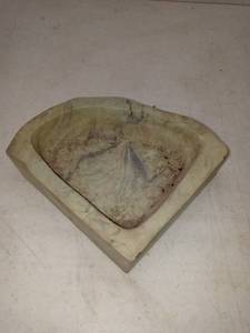 lot 1529 image: Small Corner Rock Dish