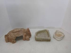 lot 1538 image: Lot Of 3 Reptile FeedingBathing Dishes For Enclosures
