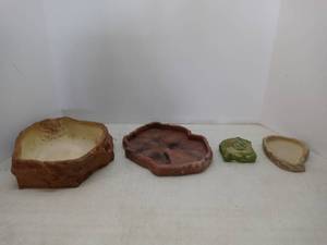 lot 1541 image: Lot Of 4 Reptile FeedingBathing Dishes For Enclosures