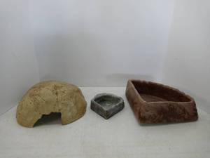 lot 1544 image: Lot Of 3 Reptile FeedingBathing Dishes For Enclosures