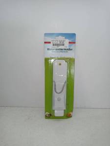 lot 1577 image: Superpet (Pets International) SSR61947 Steel Small Animal Chew Proof Water Bottle Holder, 4 or 8-Ounce