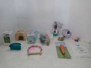 lot 1602 image: Lot Of 11 Assorted Pet Related Items