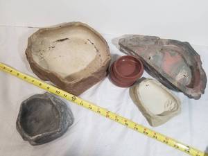 lot 2078 image: Lot of Seven Water Bowl of Various Sizes.