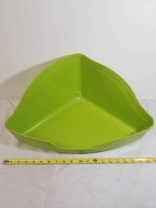 lot 2086 image: Large Corner Feeder Bucket