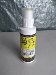 lot 3029 image: Grannick Bitter Apple Spray with Dabber Top for Cats 4oz