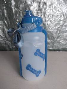 lot 3032 image: Thirsty Dog Handy Portable Drink Bowl and Water Bottle for Dogs