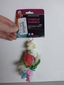 lot 3064 image: Prevue Hendryx Tropical Teasers Cookies and Knots Toy