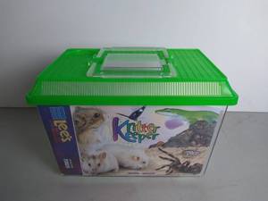 lot 3092 image: Lees Aquarium Medium Kritter Keeper - Lime Green