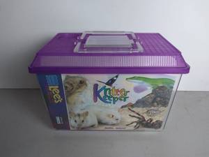 lot 3095 image: Lees Aquarium Mediun Kritter Keeper - Purple