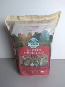 lot 3107 image: Oxbow Animal Health Western Timothy Hay for Pets, 15-Ounce Expires July 3rd 2021