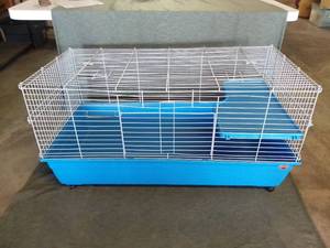 lot 4248 image: XLarge Living Habitat - Upper Wire Frame And Plastic Bottom Base - Blue Plastic Base - Small Wheels Need Removed As Pictured