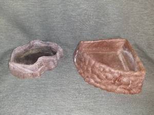 lot 4257 image: Repti Rock Reptile Water Dish And Repti Rock Reptile Corner Dish - Used