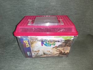 lot 4264 image: KRITTER KEEPER RECTNGLE SM Lees Aquarium - Pink Lid