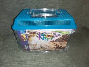 lot 4265 image: KRITTER KEEPER RECTNGLE SM Lees Aquarium - Blue Lid