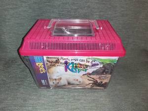 lot 4267 image: KRITTER KEEPER RECTNGLE SM Lees Aquarium - PINK LID