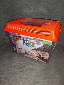 lot 4270 image: Lees Aquarium KRITTER KEEPER RECTNGLE SM - Lid Orange