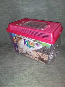 lot 4273 image: Lees Aquarium KRITTER KEEPER RECTNGLE SM - Lid Pink