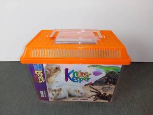 lot 4276 image: Orange Lid LEES Aquarium KRITTER KEEPER Size Small 9 X 6 X 5.5