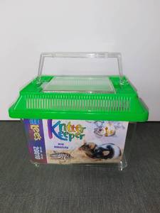 lot 4282 image: Green Lid LEES Aquarium KRITTER KEEPER Size MINI - 7 X 4 X 4.5