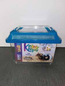 lot 4289 image: Blue Lid LEES Aquarium KRITTER KEEPER Size MINI - 7 X 4 X 4.5