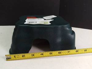 lot 5074 image: Green Zilla Medium Durable Den