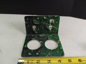 lot 5084 image: C3 Suction Cup Ledge Feeder