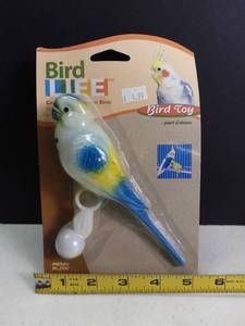 lot 5124 image: Bird Life Cockatiel and Medium Bird Toy