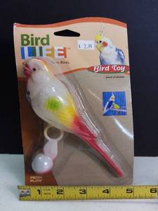 lot 5128 image: Bird Life Cockatiel and Medium Bird Toy