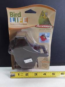 lot 5131 image: Brown Bird Life Parakeet and Small Bird Universal Seed and Water Cup