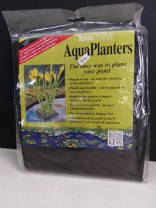 lot 5165 image: Tetra Pond Aqua Planters 2-Pack. 10 x 10 x 8 Inch