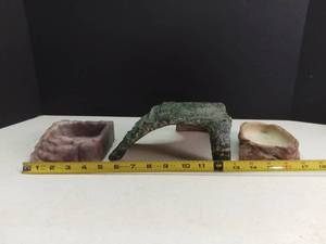 lot 5174 image: One Reptile Climbing Platform and Two WaterFood Bowls