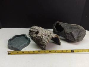 lot 5176 image: Two Reptile Caves and One Food Dish