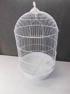 lot 5188 image: Round Wire Bird Cage With Plastic Bottom. Cockatiel Finch Canary