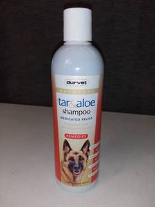 lot 5209 image: Durvet Naturals Tar and Aloe Shampoo Medicated Relief. Soothes Hot Spots. 17 oz
