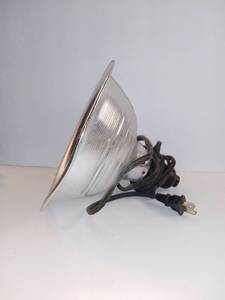 lot 5246 image: Small Pet Enclosure Can Light. Works