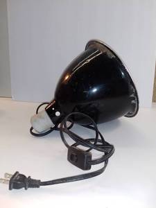 lot 5250 image: Zoo Med Small Pet Black Can Light. Works