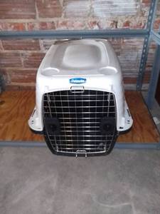 lot 5255 image: Petmate Medium Size Dog Kennel
