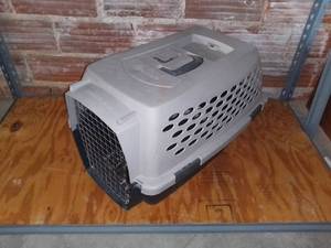 lot 5256 image: Petmate Medium Size Dog Kennel