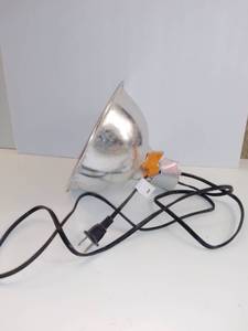 lot 5260 image: Small Pet Silver Can Light. Works