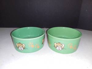 lot 5268 image: Pair of Kaytee Green Porcelain WaterFood Bowls