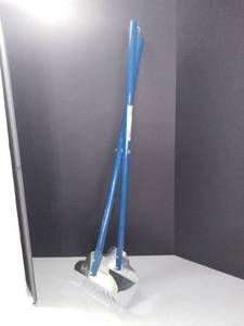 lot 5272 image: Blue Handled Poop-Scooper