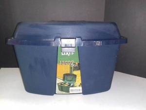 lot 5274 image: Lixit Blue Ascot Box