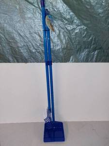 lot 5285 image: Advance Small Pan and Rake Scoop