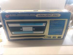 lot 5327 image: Coraline 36 inch Aqua Light Professional Fixture