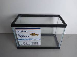 lot 3086 image: All Glass Aquarium AAG10002 Tank, 2.5-Gallon - Top of Tank Not Included