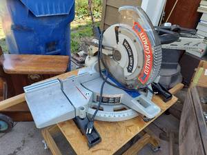 lot 3008 image: Delta 12 Compound Miter Saw