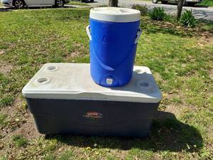 lot 3010 image: Coleman Extreme Cooler and Water Jug