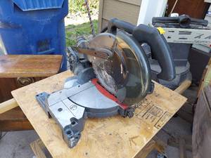 lot 3018 image: Craftsman 10 Compound Miter Saw - Guard Retractor is Broke
