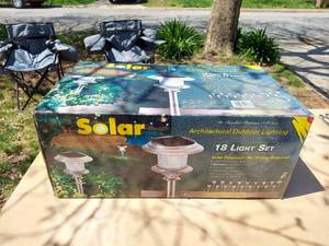 lot 3025 image: Outdoor Light Set